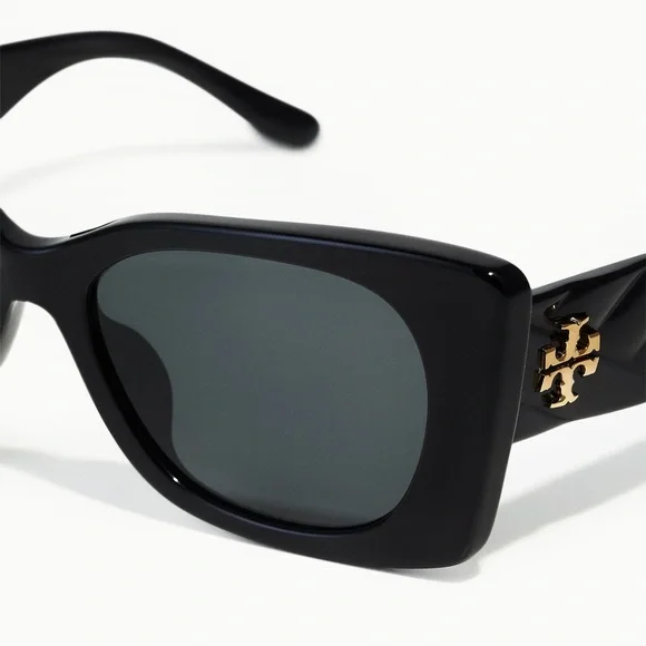Tory Burch 52mm Chunky Cat Eye Sunglasses in Black Tory Burch 52mm Chunky Cat Eye Sunglasses in Black  main image 2